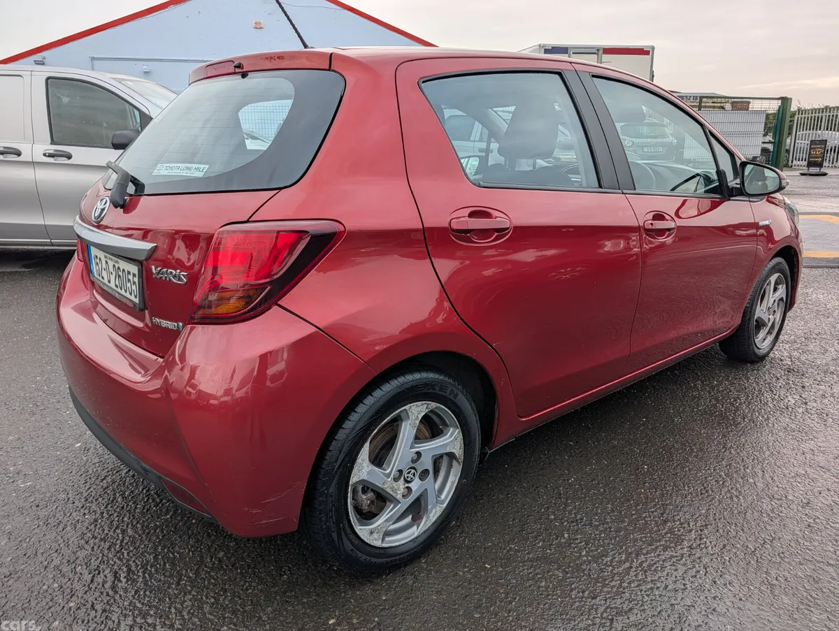Toyota Yaris Hatchback, Petrol Hybrid, 2015, Red