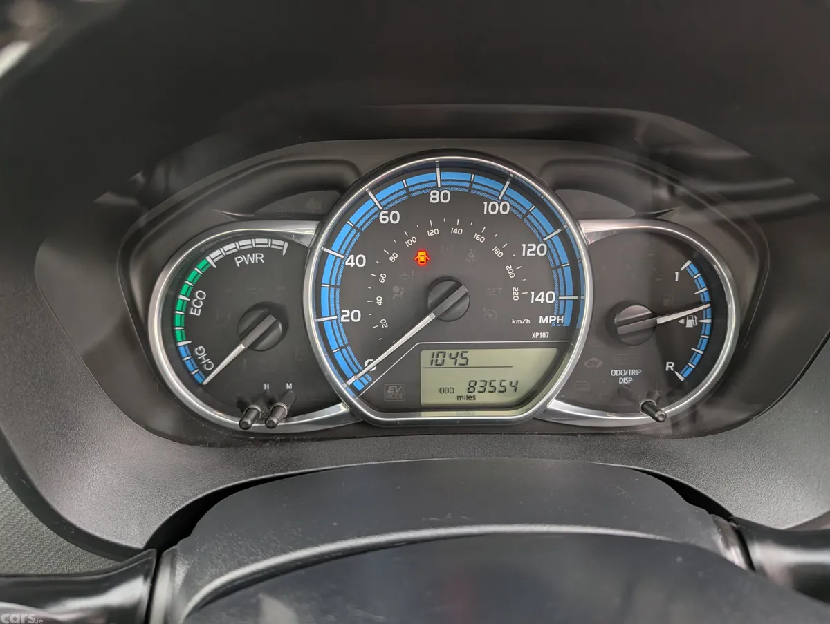 Toyota Yaris Hatchback, Petrol Hybrid, 2015, Red
