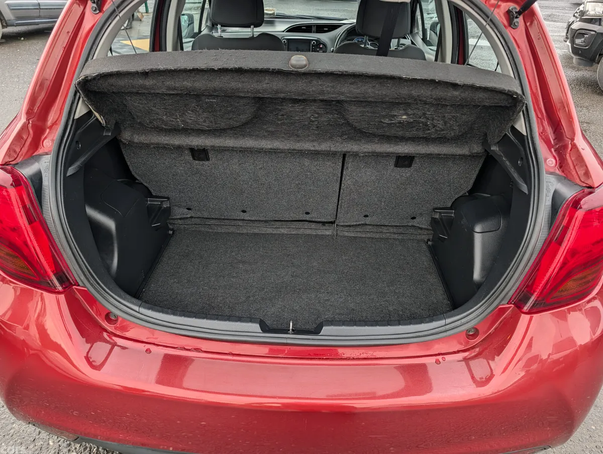 Toyota Yaris Hatchback, Petrol Hybrid, 2015, Red