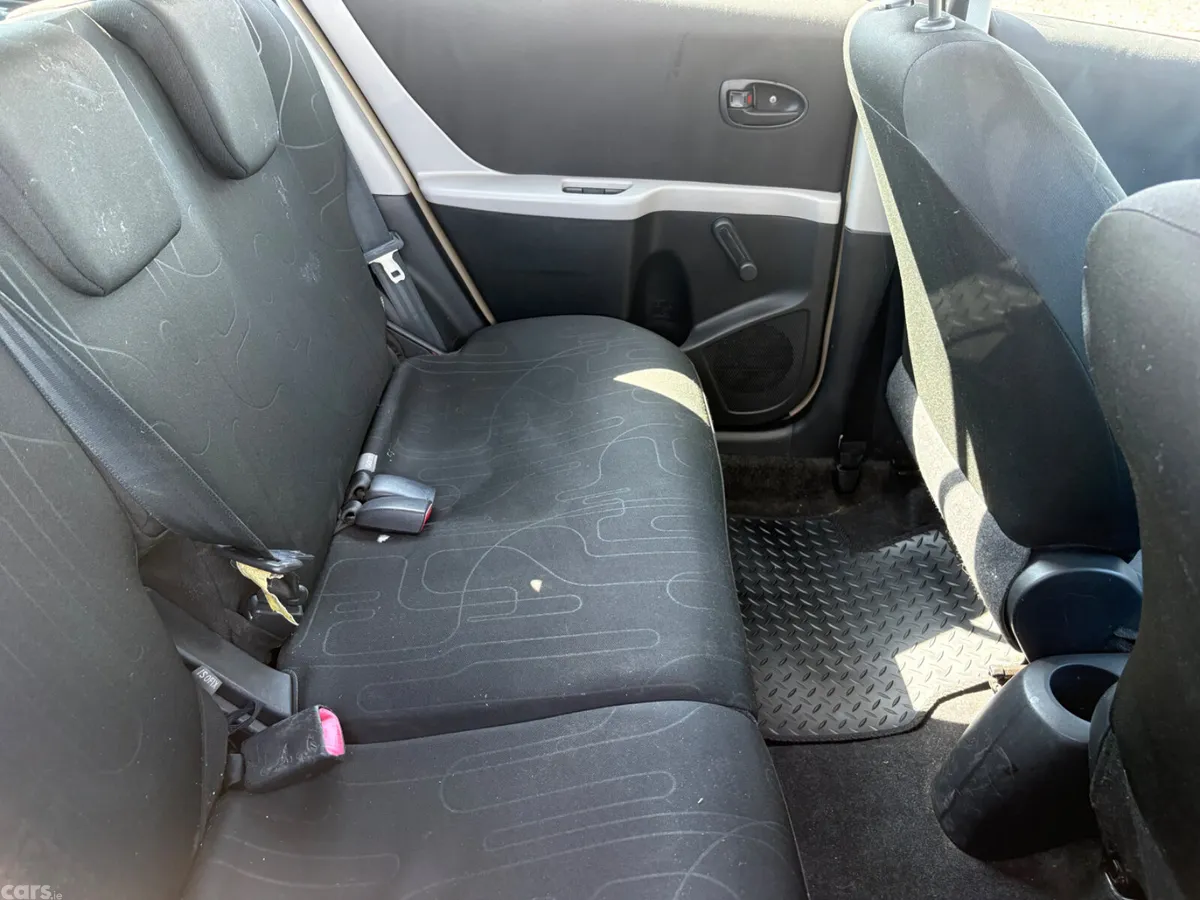Toyota Yaris Hatchback, Petrol, 2010, Silver