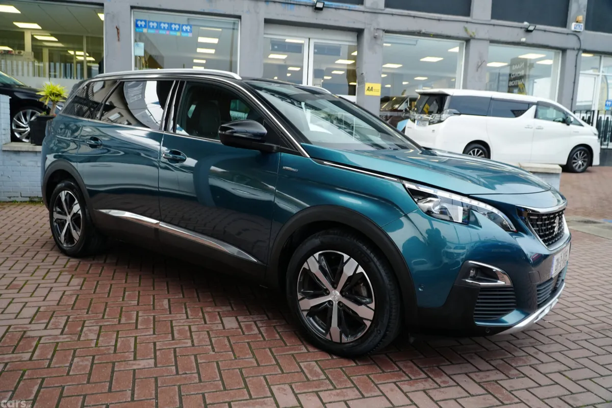 Peugeot 5008 MPV, Diesel, 2021, Blue