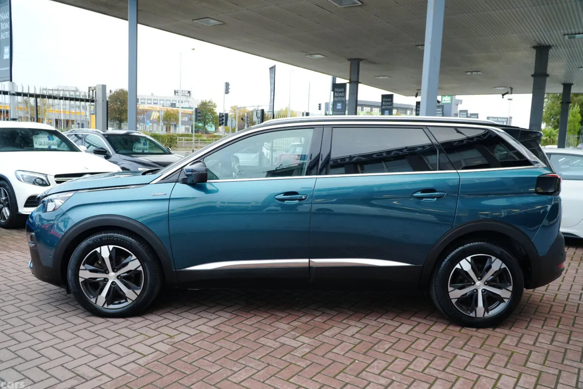 Peugeot 5008 MPV, Diesel, 2021, Blue