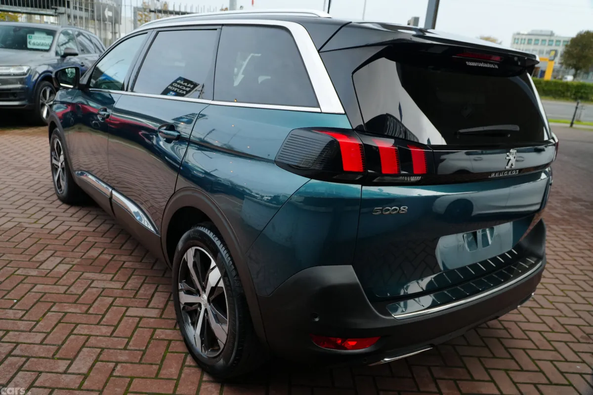 Peugeot 5008 MPV, Diesel, 2021, Blue