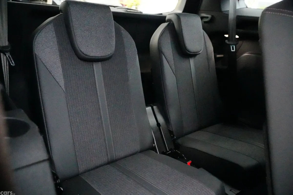 Peugeot 5008 MPV, Diesel, 2021, Blue