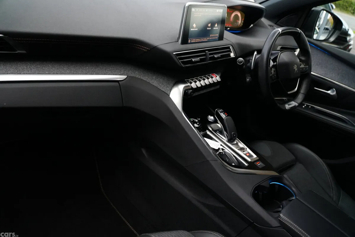 Peugeot 5008 MPV, Diesel, 2021, Blue