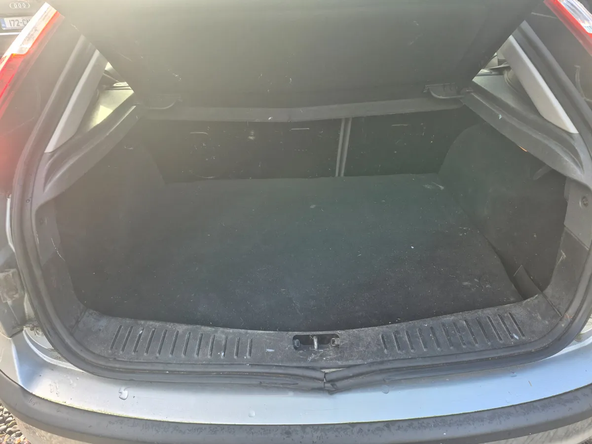 Ford Focus Hatchback, Petrol, 2005, Silver
