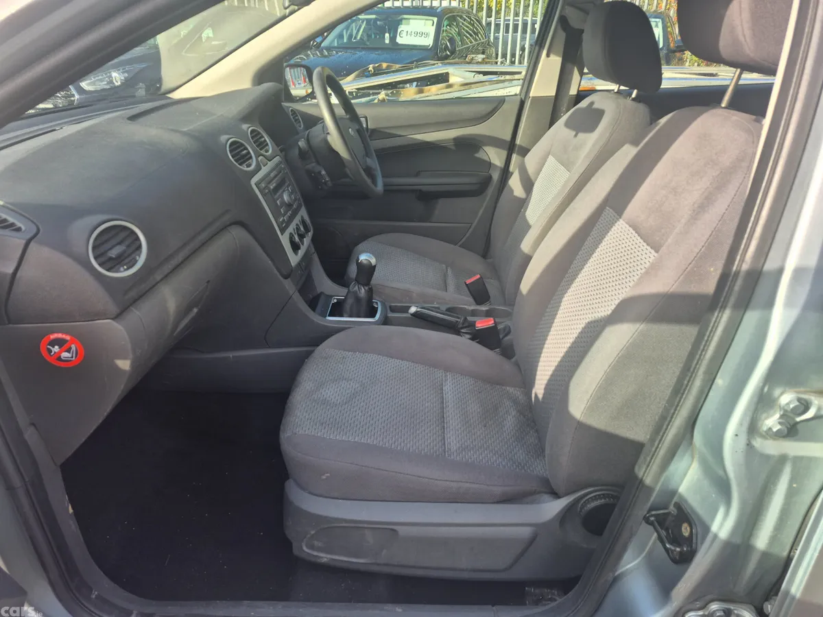 Ford Focus Hatchback, Petrol, 2005, Silver