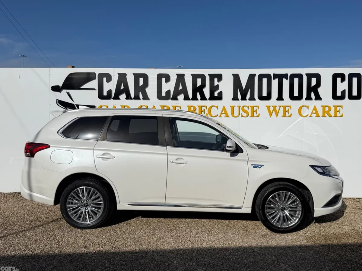 Mitsubishi Outlander SUV, Petrol Plug-in Hybrid, 2019, White