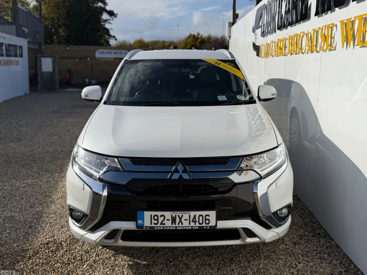 Mitsubishi Outlander SUV, Petrol Plug-in Hybrid, 2019, White