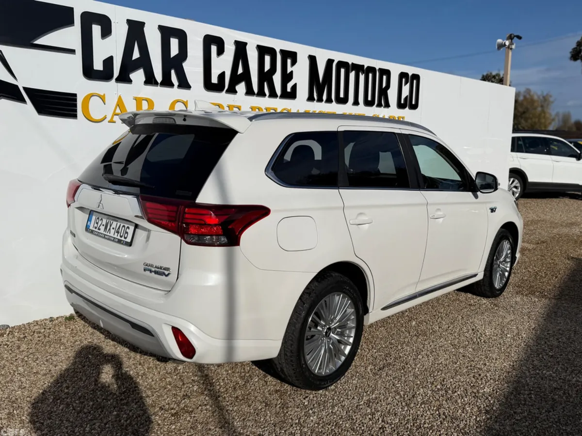 Mitsubishi Outlander SUV, Petrol Plug-in Hybrid, 2019, White