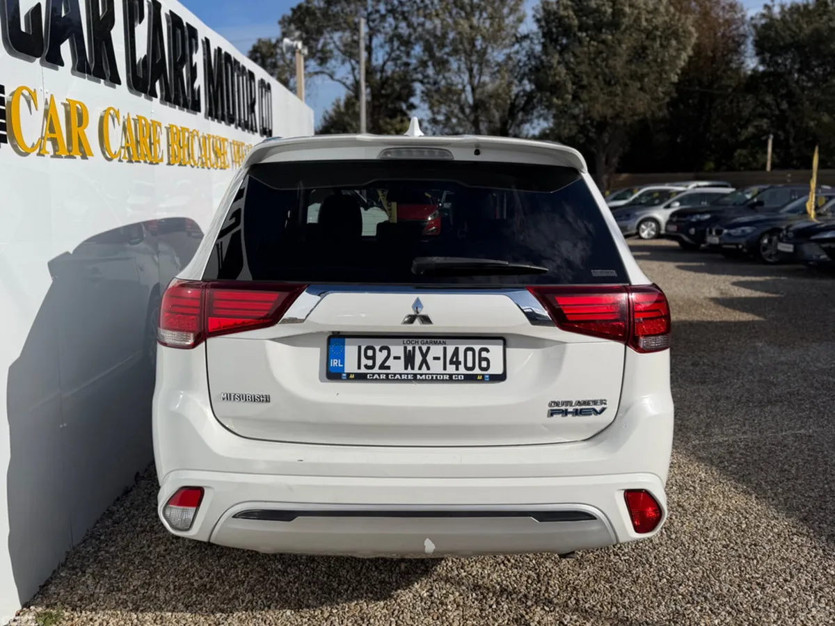 Mitsubishi Outlander SUV, Petrol Plug-in Hybrid, 2019, White