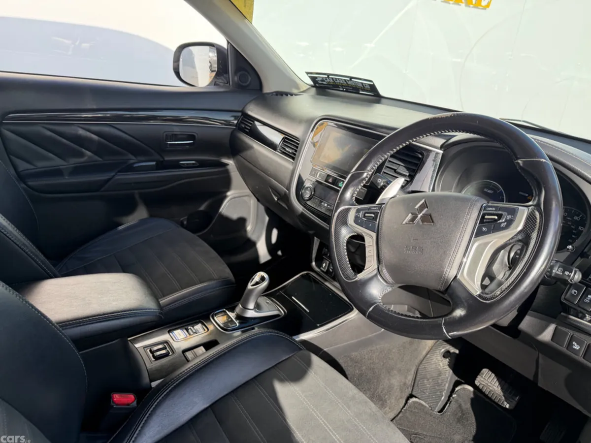Mitsubishi Outlander SUV, Petrol Plug-in Hybrid, 2019, White