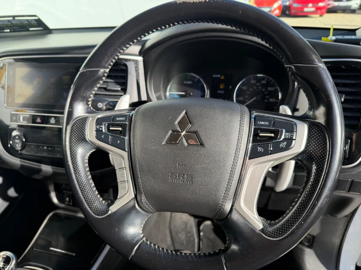 Mitsubishi Outlander SUV, Petrol Plug-in Hybrid, 2019, White
