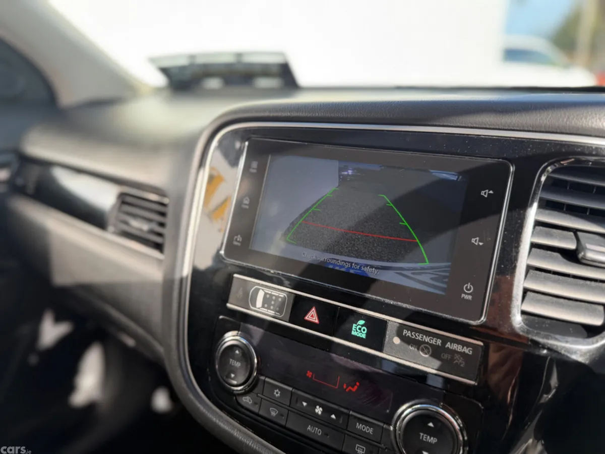 Mitsubishi Outlander SUV, Petrol Plug-in Hybrid, 2019, White