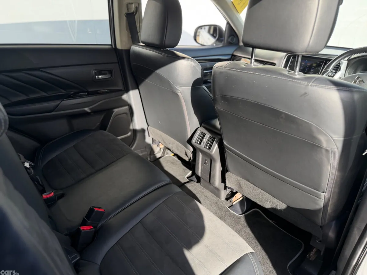 Mitsubishi Outlander SUV, Petrol Plug-in Hybrid, 2019, White