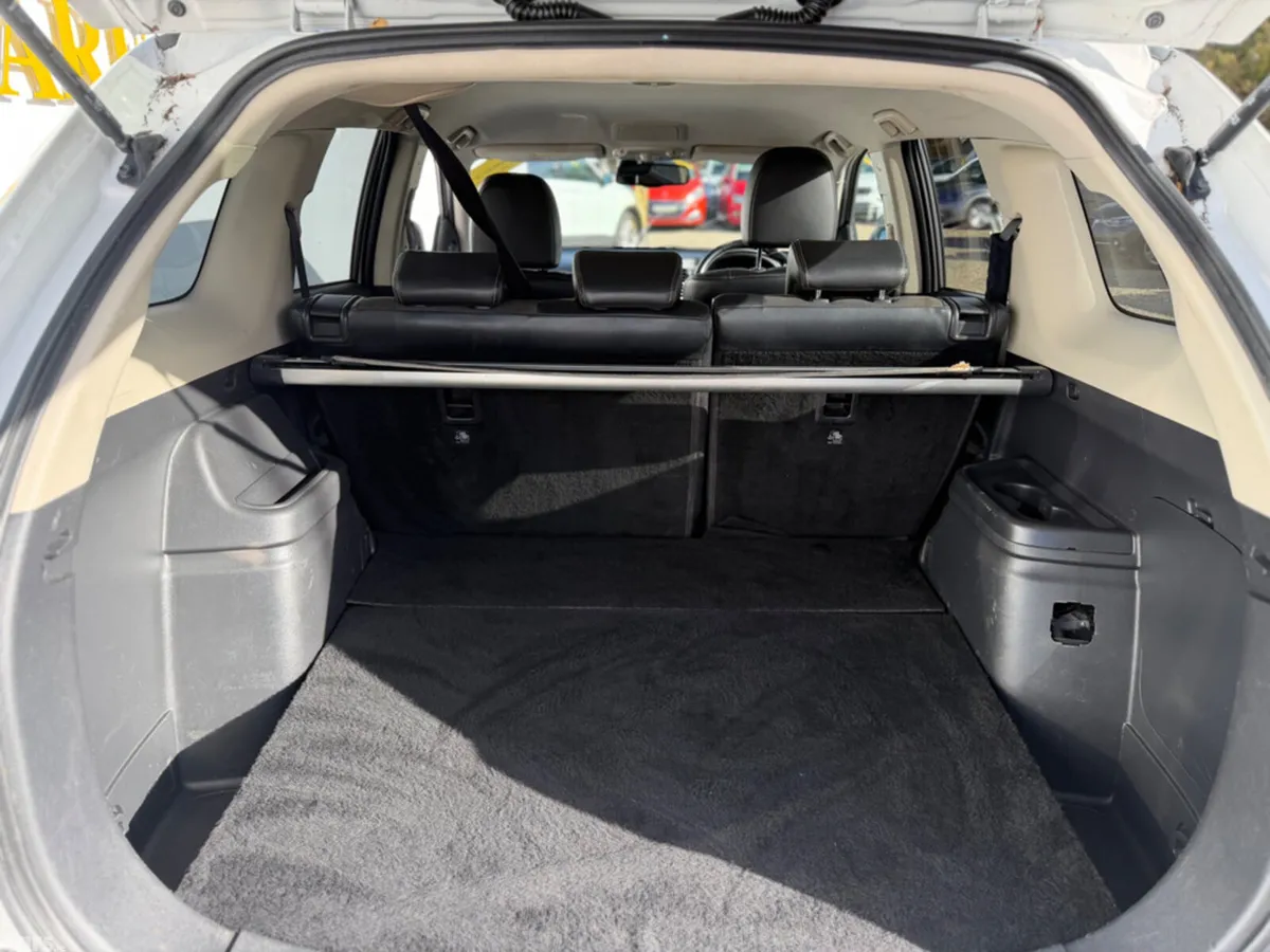 Mitsubishi Outlander SUV, Petrol Plug-in Hybrid, 2019, White