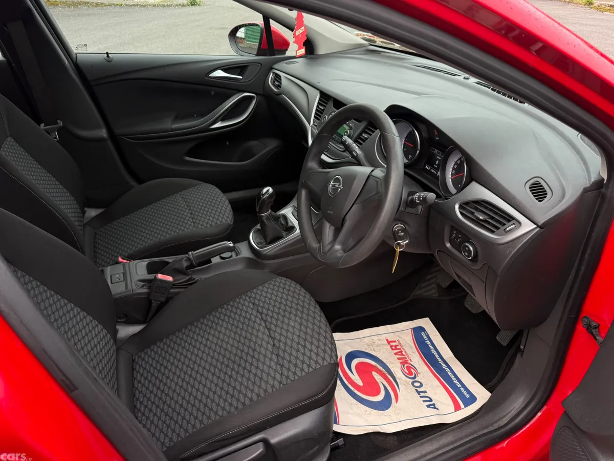 Opel Astra Hatchback, Diesel, 2016, Red