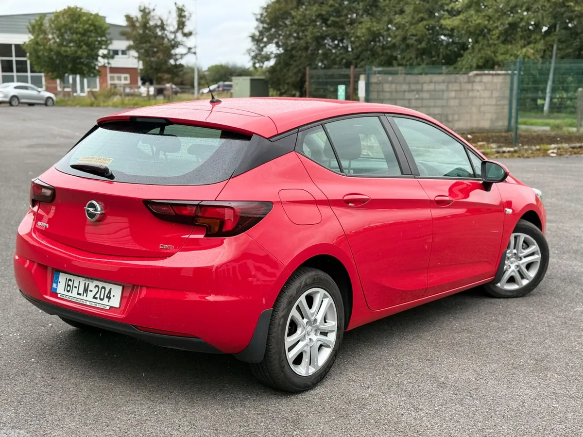 Opel Astra Hatchback, Diesel, 2016, Red