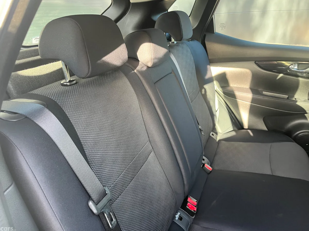 Nissan Qashqai Hatchback, Diesel, 2016, Silver