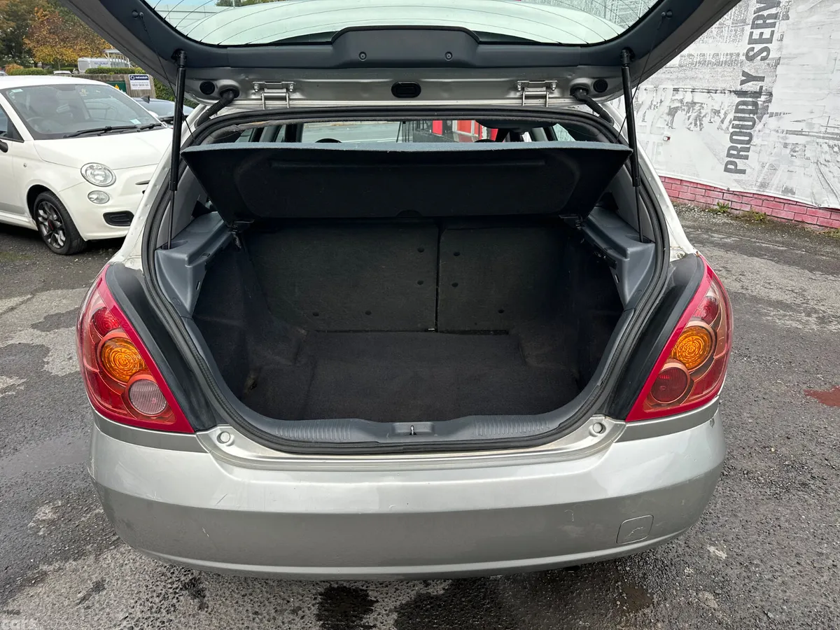 Nissan Almera Hatchback, Petrol, 2006, Silver