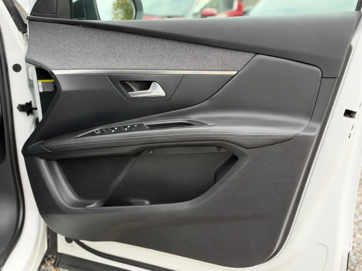 Peugeot 3008 SUV, Petrol, 2017, White