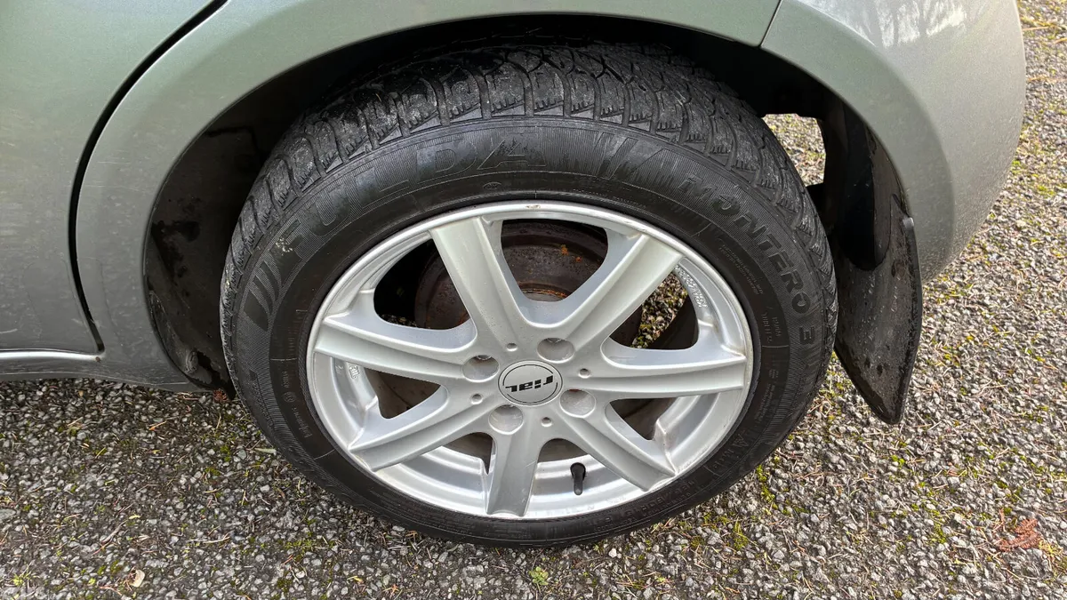 Suzuki Splash Hatchback, Petrol, 2013, Grey