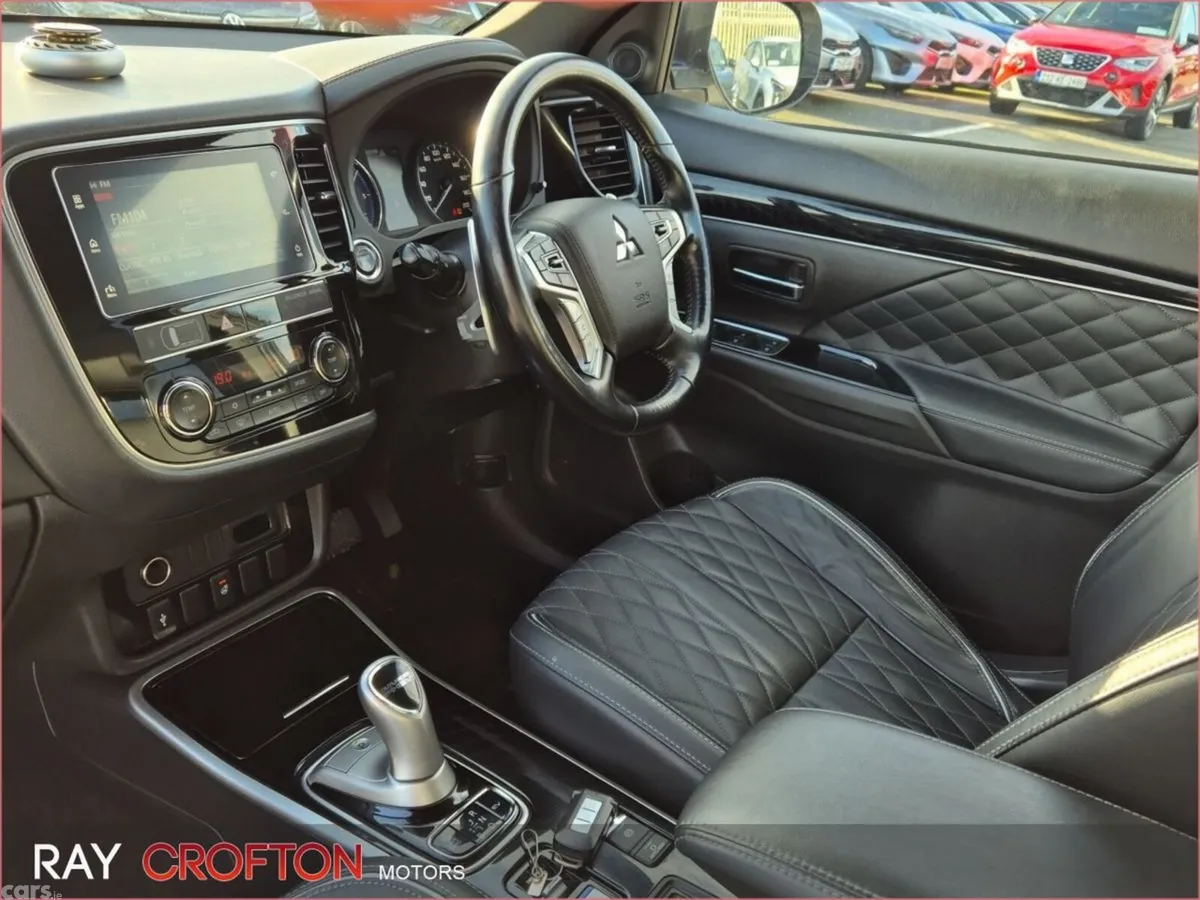 Mitsubishi Outlander SUV, Petrol Plug-in Hybrid, 2019, White