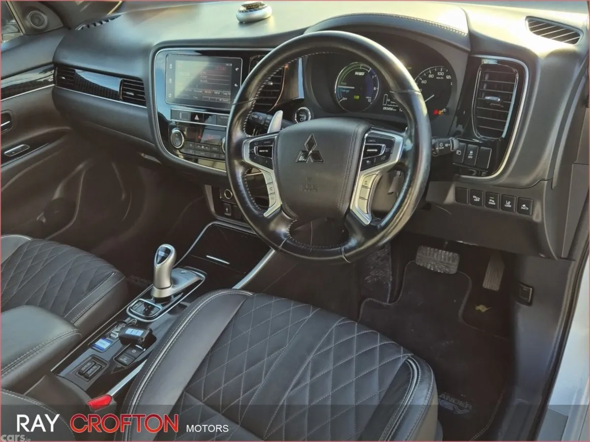 Mitsubishi Outlander SUV, Petrol Plug-in Hybrid, 2019, White