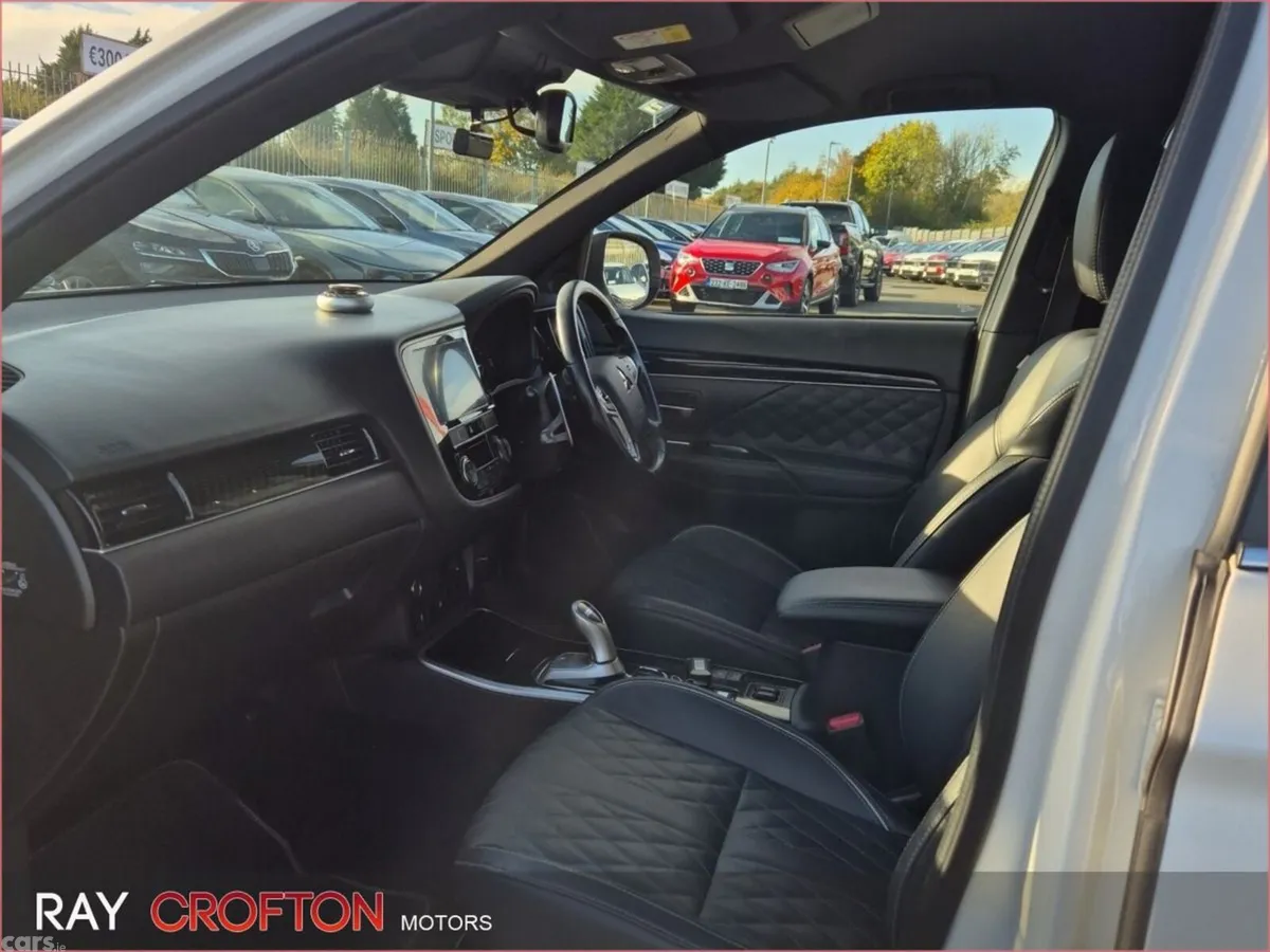 Mitsubishi Outlander SUV, Petrol Plug-in Hybrid, 2019, White
