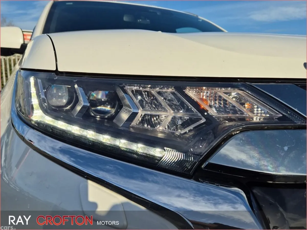 Mitsubishi Outlander SUV, Petrol Plug-in Hybrid, 2019, White