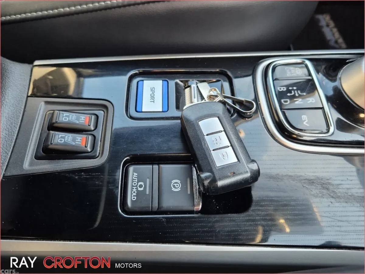 Mitsubishi Outlander SUV, Petrol Plug-in Hybrid, 2019, White