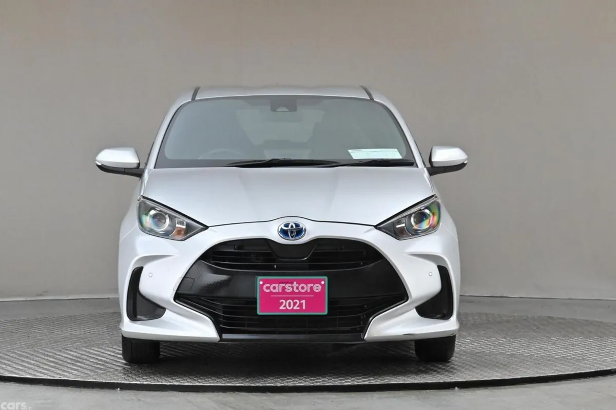 Toyota Yaris Hatchback, Petrol Hybrid, 2021, Silver