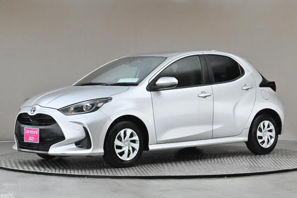 Toyota Yaris Hatchback, Petrol Hybrid, 2021, Silver
