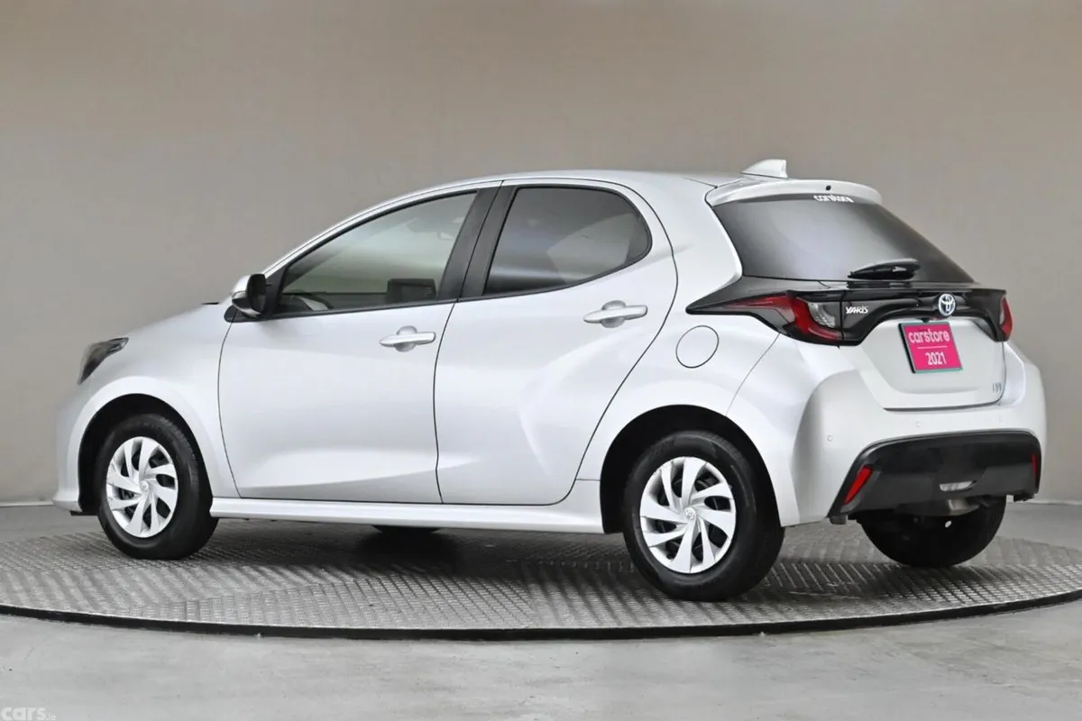 Toyota Yaris Hatchback, Petrol Hybrid, 2021, Silver