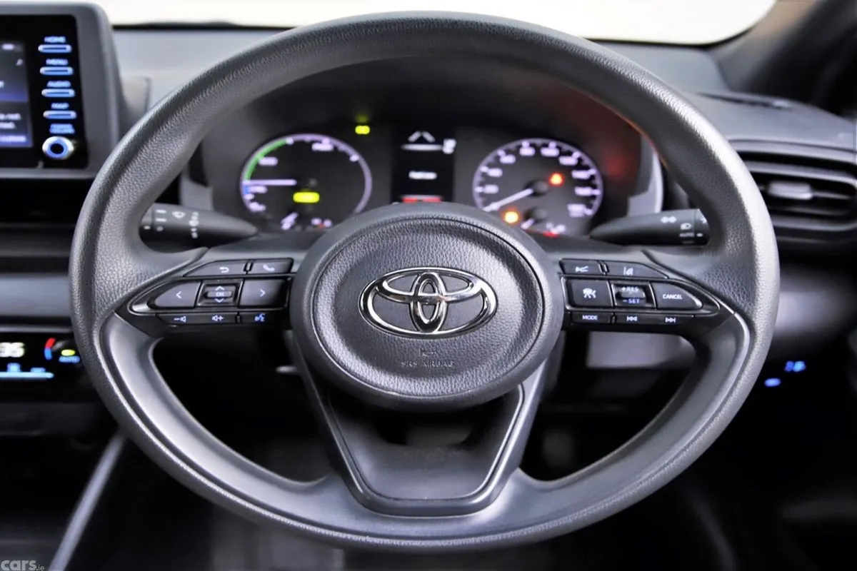 Toyota Yaris Hatchback, Petrol Hybrid, 2021, Silver