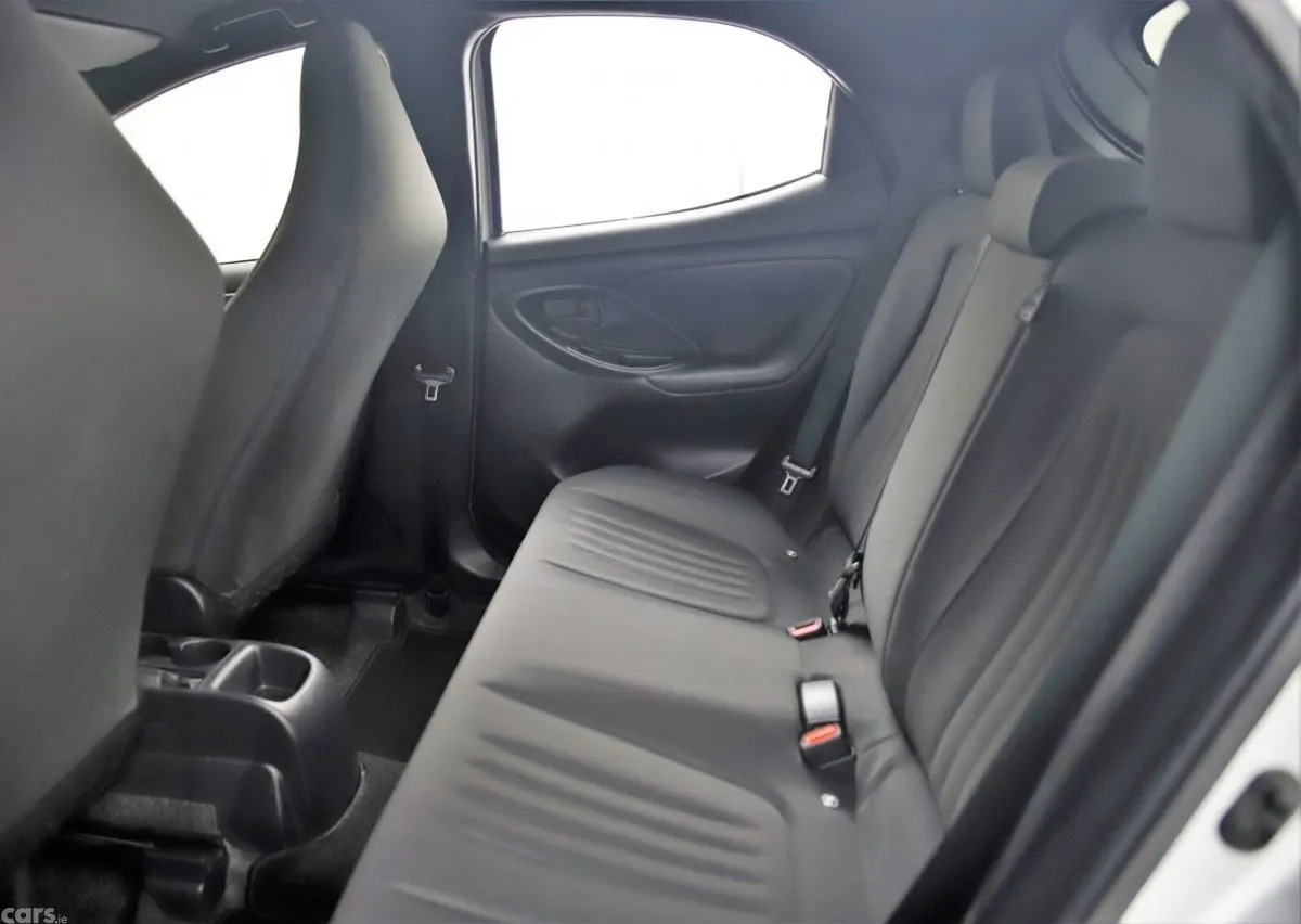 Toyota Yaris Hatchback, Petrol Hybrid, 2022, Silver