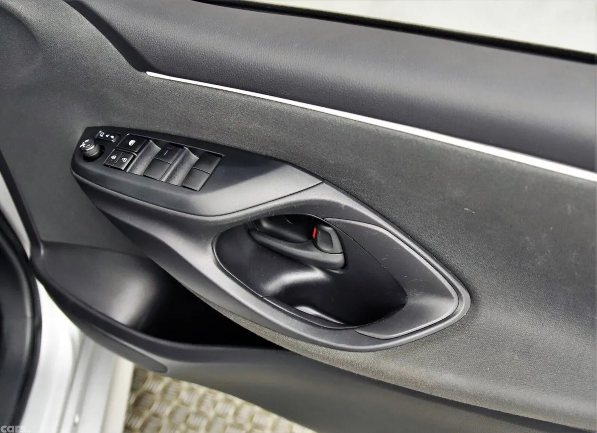 Toyota Yaris Hatchback, Petrol Hybrid, 2022, Silver