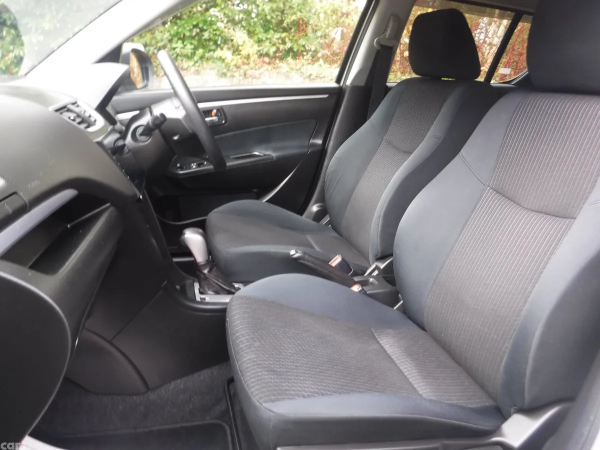 Suzuki Swift Hatchback, Petrol, 2015, Silver