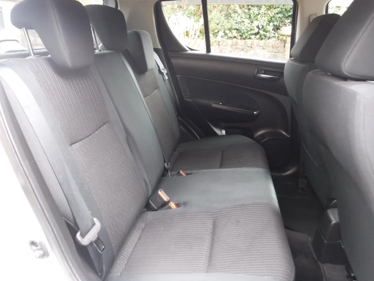 Suzuki Swift Hatchback, Petrol, 2015, Silver