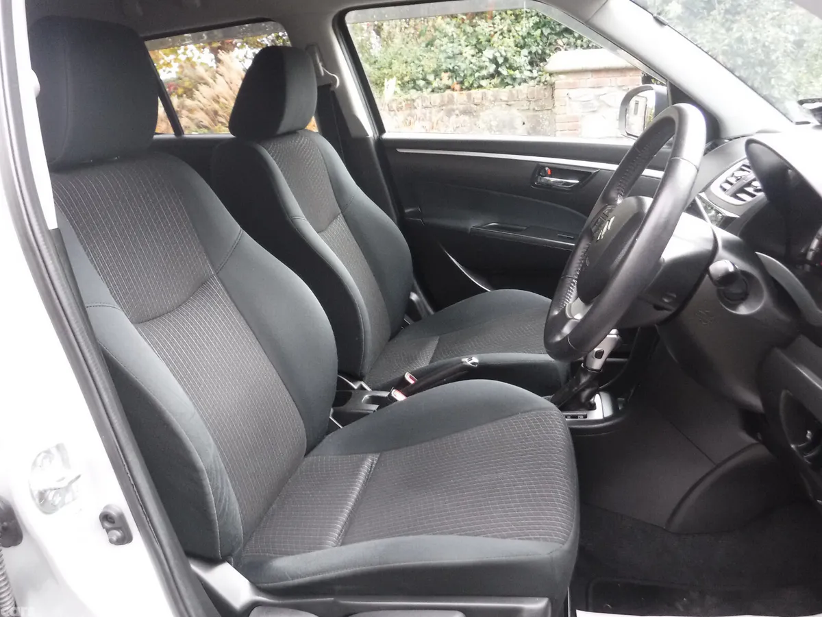 Suzuki Swift Hatchback, Petrol, 2015, Silver