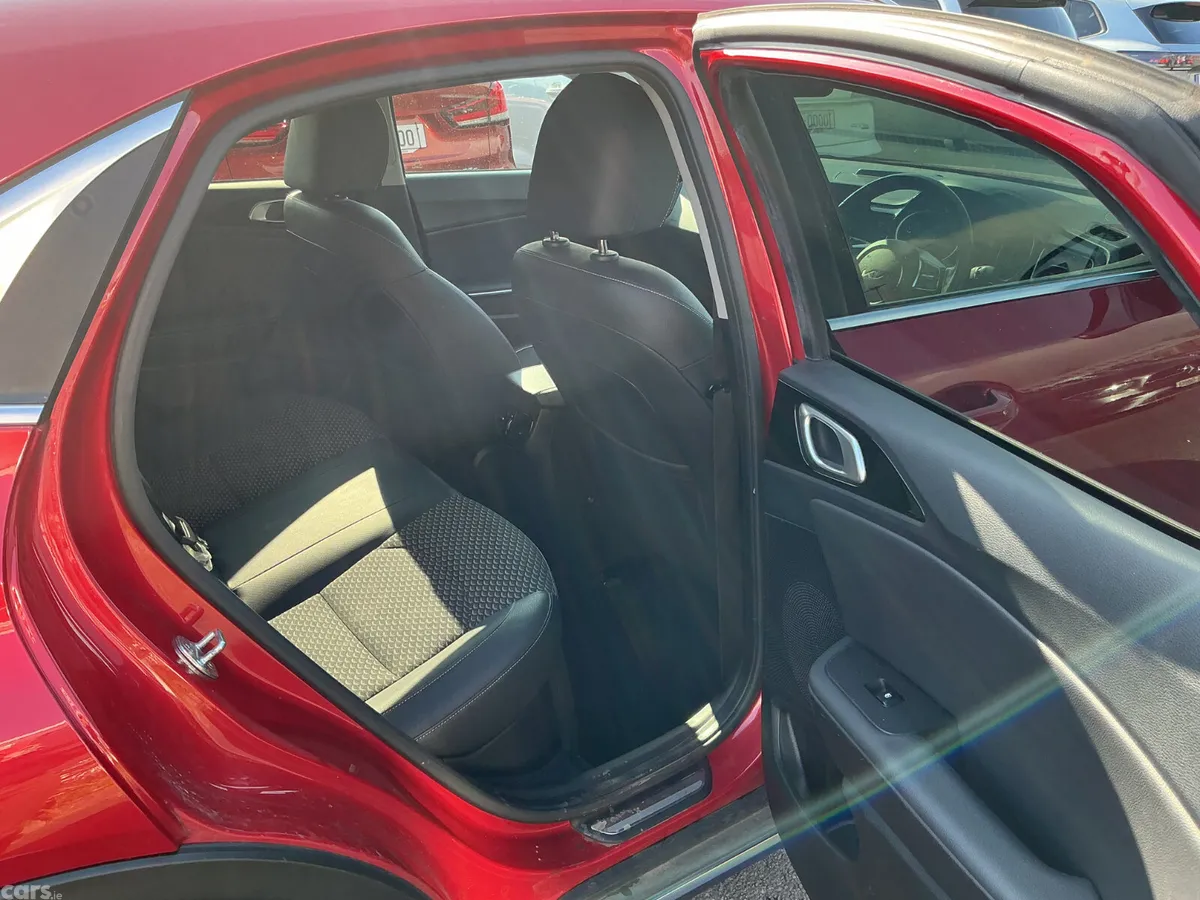 Kia XCeed Hatchback, Petrol Hybrid, 2022, Red