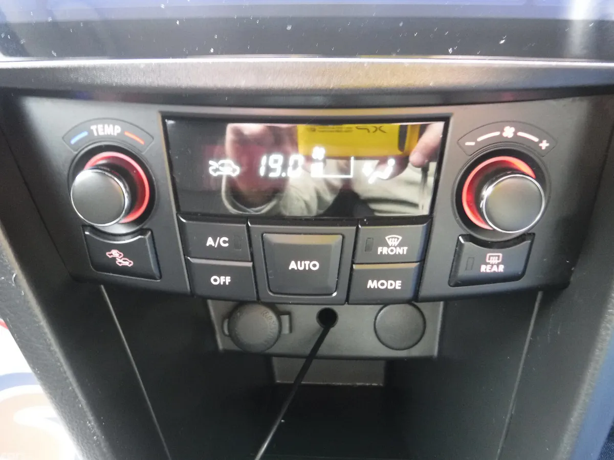 Suzuki Swift Hatchback, Petrol, 2015, Silver