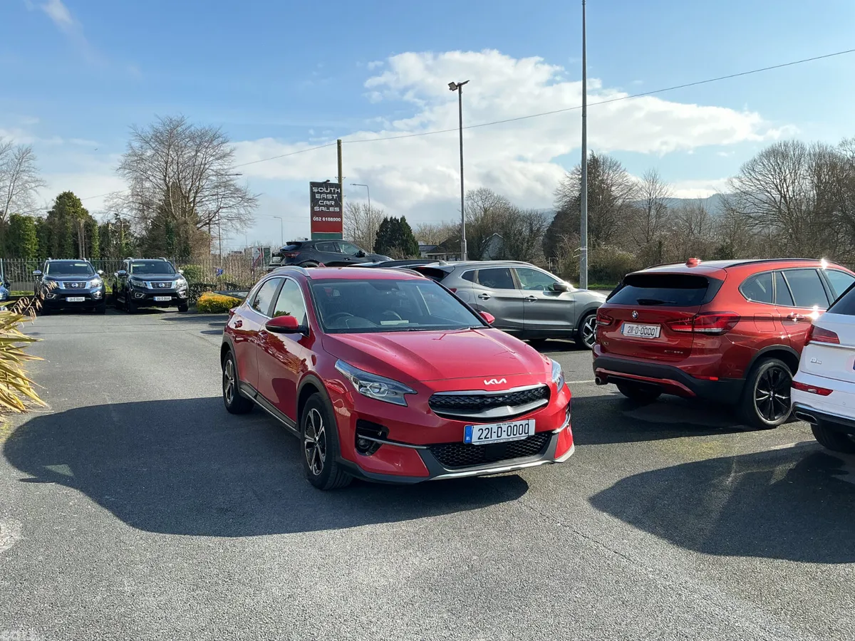 Kia XCeed Hatchback, Petrol Hybrid, 2022, Red