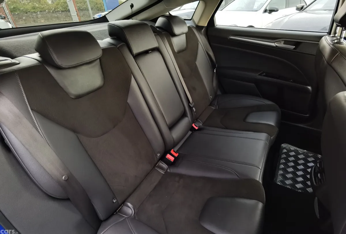 Ford Mondeo Hatchback, Diesel, 2018, Blue