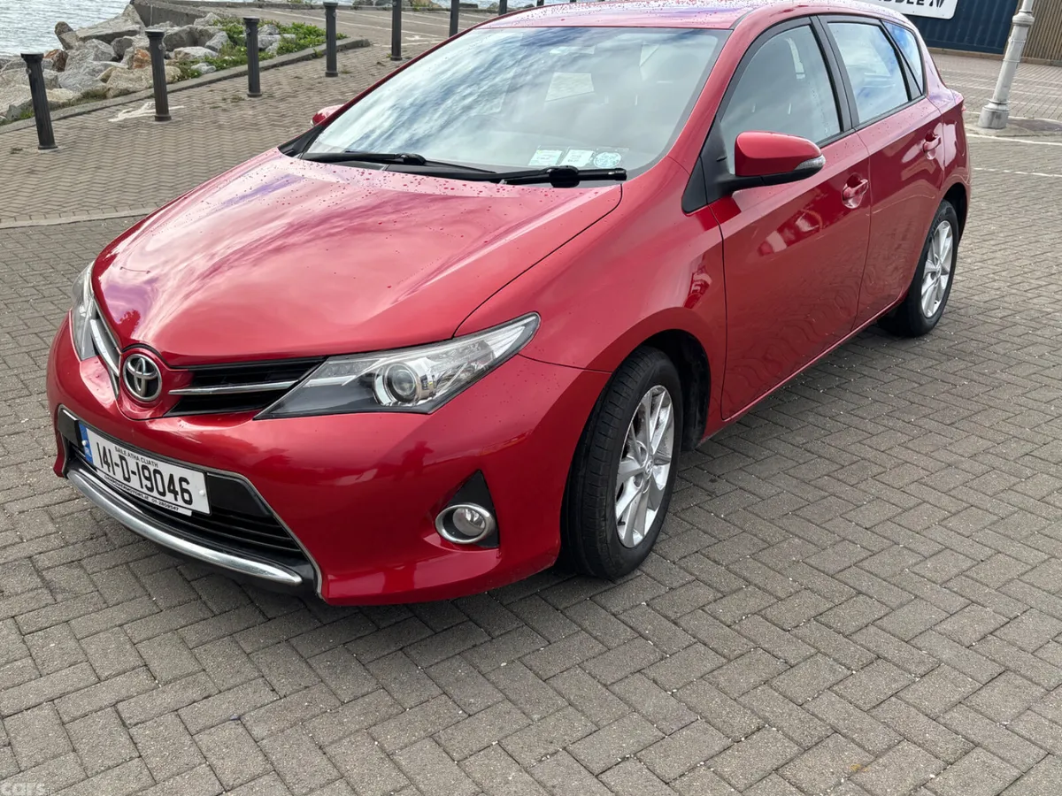 Toyota Auris MPV, Petrol, 2014, Red