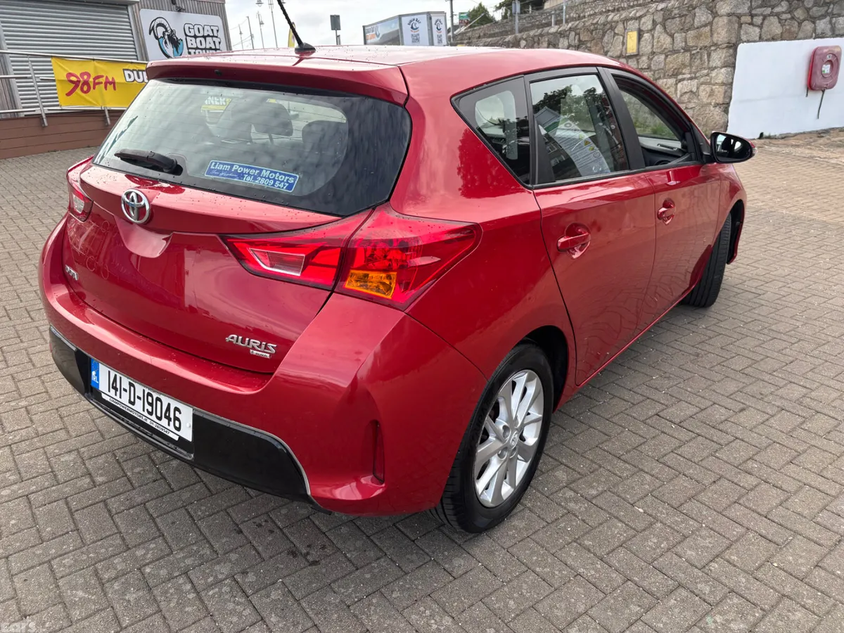 Toyota Auris MPV, Petrol, 2014, Red