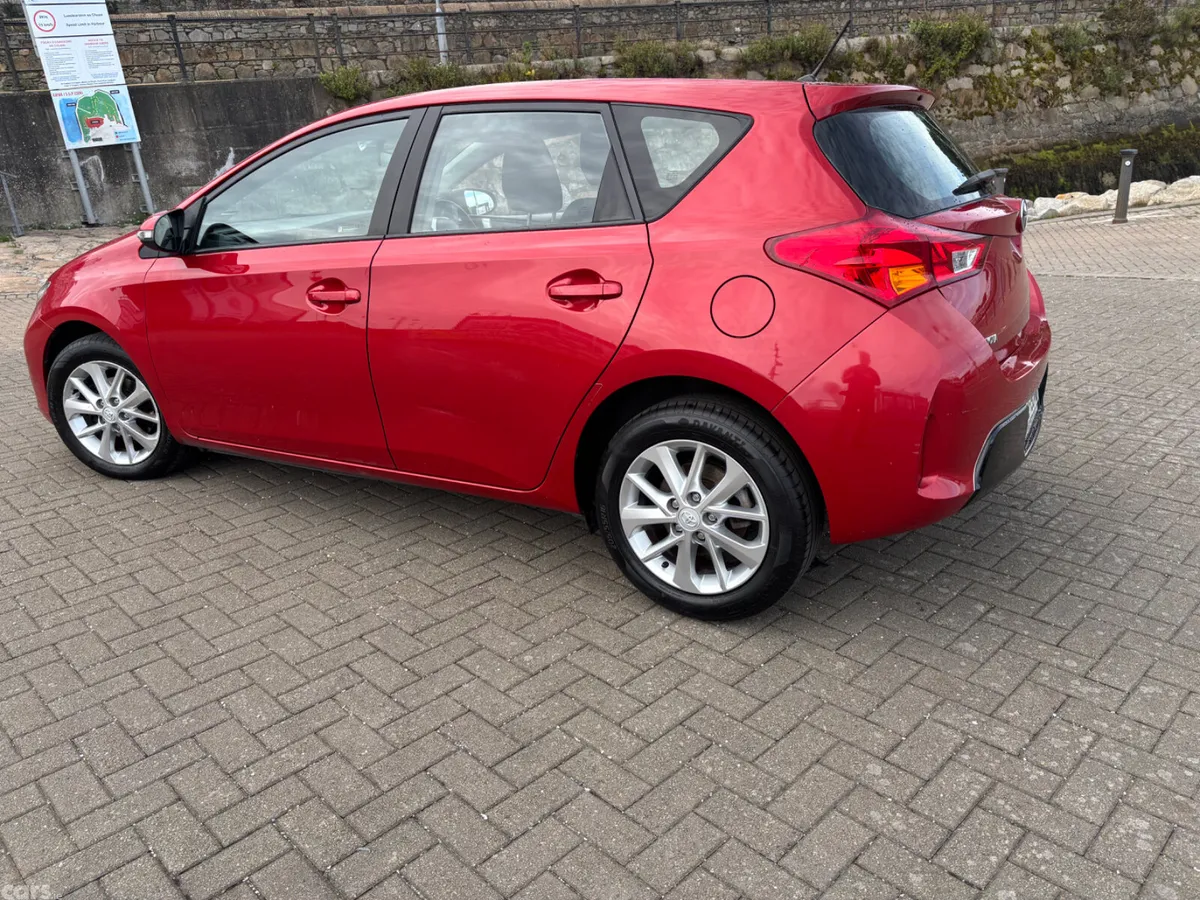 Toyota Auris MPV, Petrol, 2014, Red