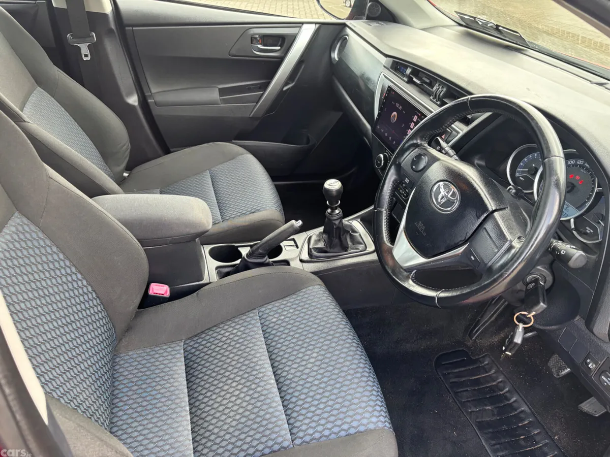 Toyota Auris MPV, Petrol, 2014, Red