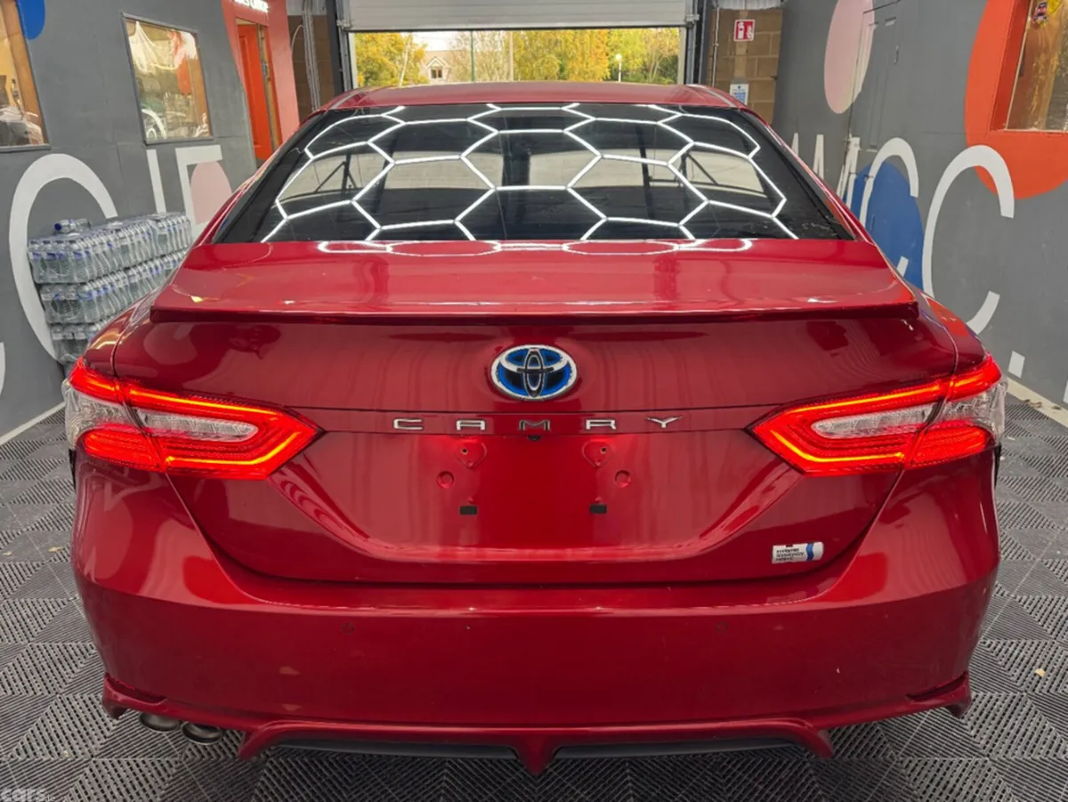 Toyota Camry Saloon, Petrol Hybrid, 2018, Red