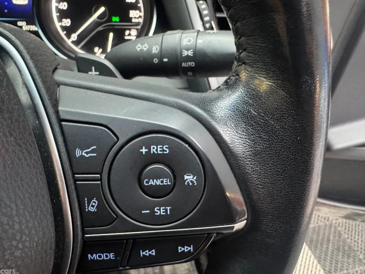 Toyota Camry Saloon, Petrol Hybrid, 2018, Red